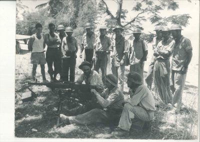 1948- חברי הקיבוץ באימון נשק במקלע כבד