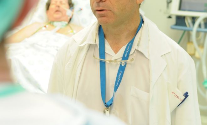 בתמונה: ד"ר ירון בר-לביא, מנהל מחלקת טיפול נמרץ נשימתי ברמב"ם