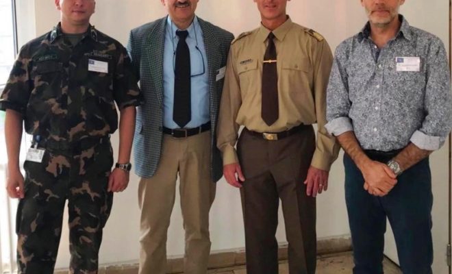 שני משמאל פרופ' אלכסנדר לרנר מנהל המחלקה האורתופדית במרכז הרפואי זיו בצפת עם רופאים צבאיים בכירים מנאט''ו במרכז המצוינות לרפואה צבאית בבודפשט