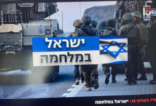 אשתו מחוברת למסך הטלוויזיה והפכה לצרכנית חדשות אובססיבית