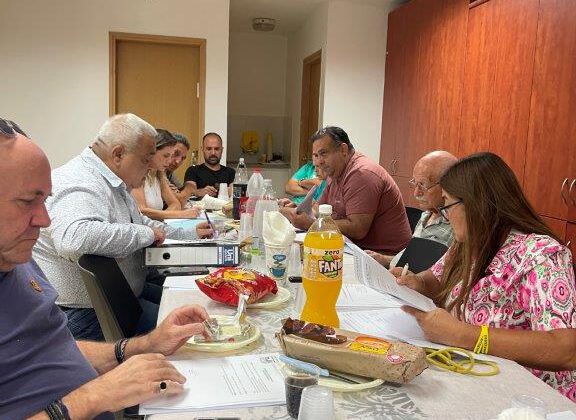 ישיבת ועד קרית חיים. צילום הללי אורגינל
