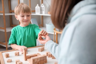 מיקור חוץ לעובדים סוציאליים: ניסוי חברתי או פגיעה בציבור החלש?