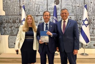 הנשיא משה ואיריס מנו צילום דוברות בית הנשיא
