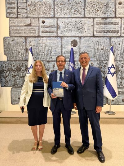 הנשיא משה ואיריס מנו צילום דוברות בית הנשיא